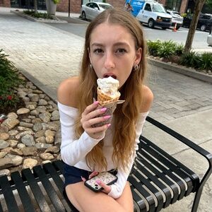 Meet your Posher, Chloe